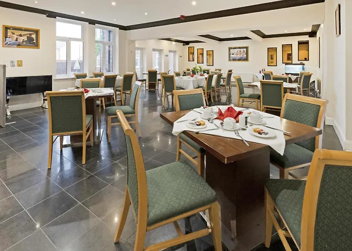 Oyo The Baltimore Hotel