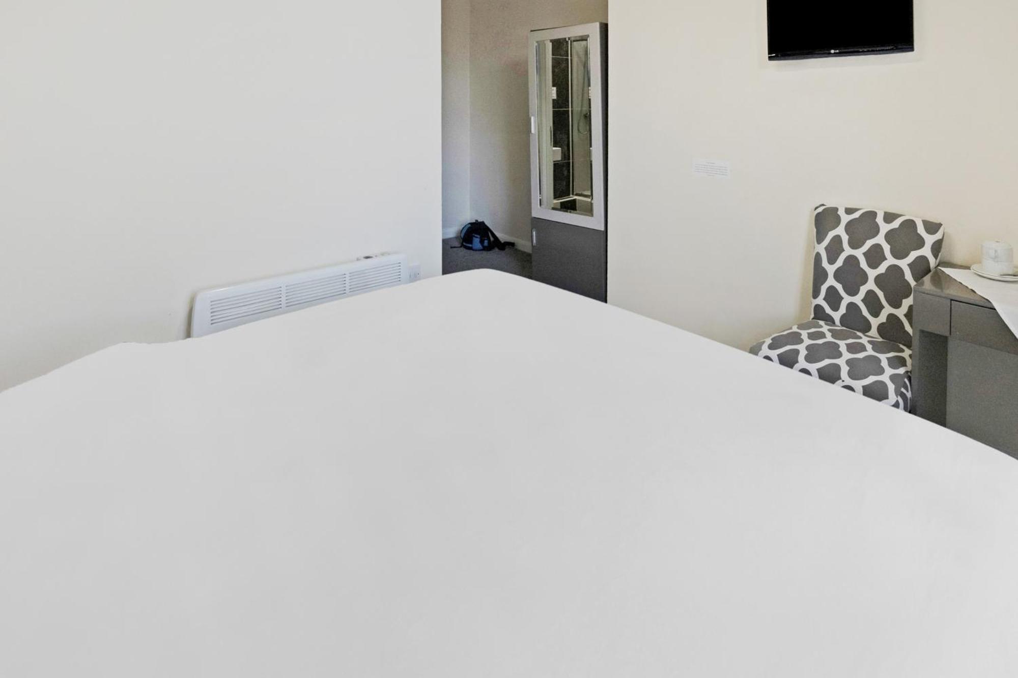 Oyo The Baltimore Hotel