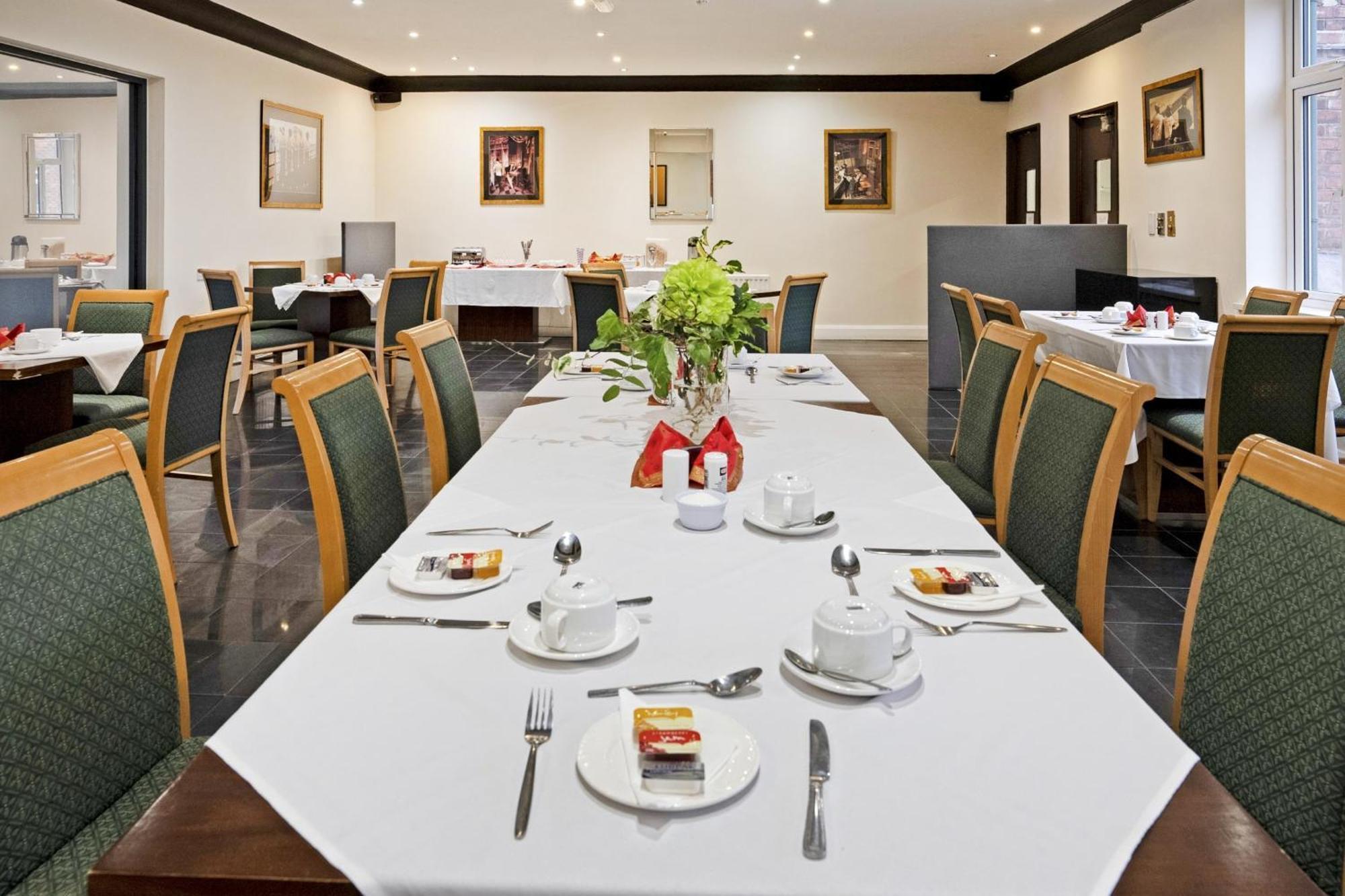 Hotel Oyo The Baltimore 3*