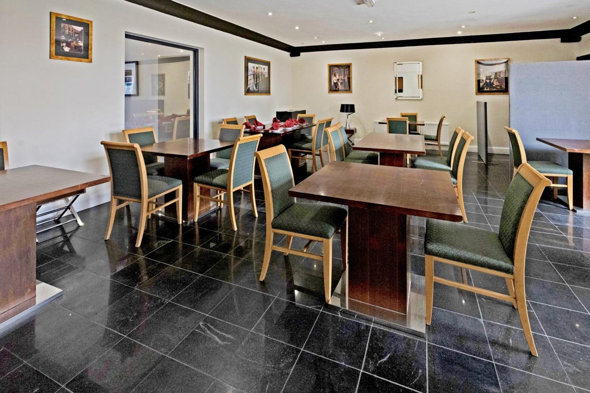 Hotel Oyo The Baltimore 3*